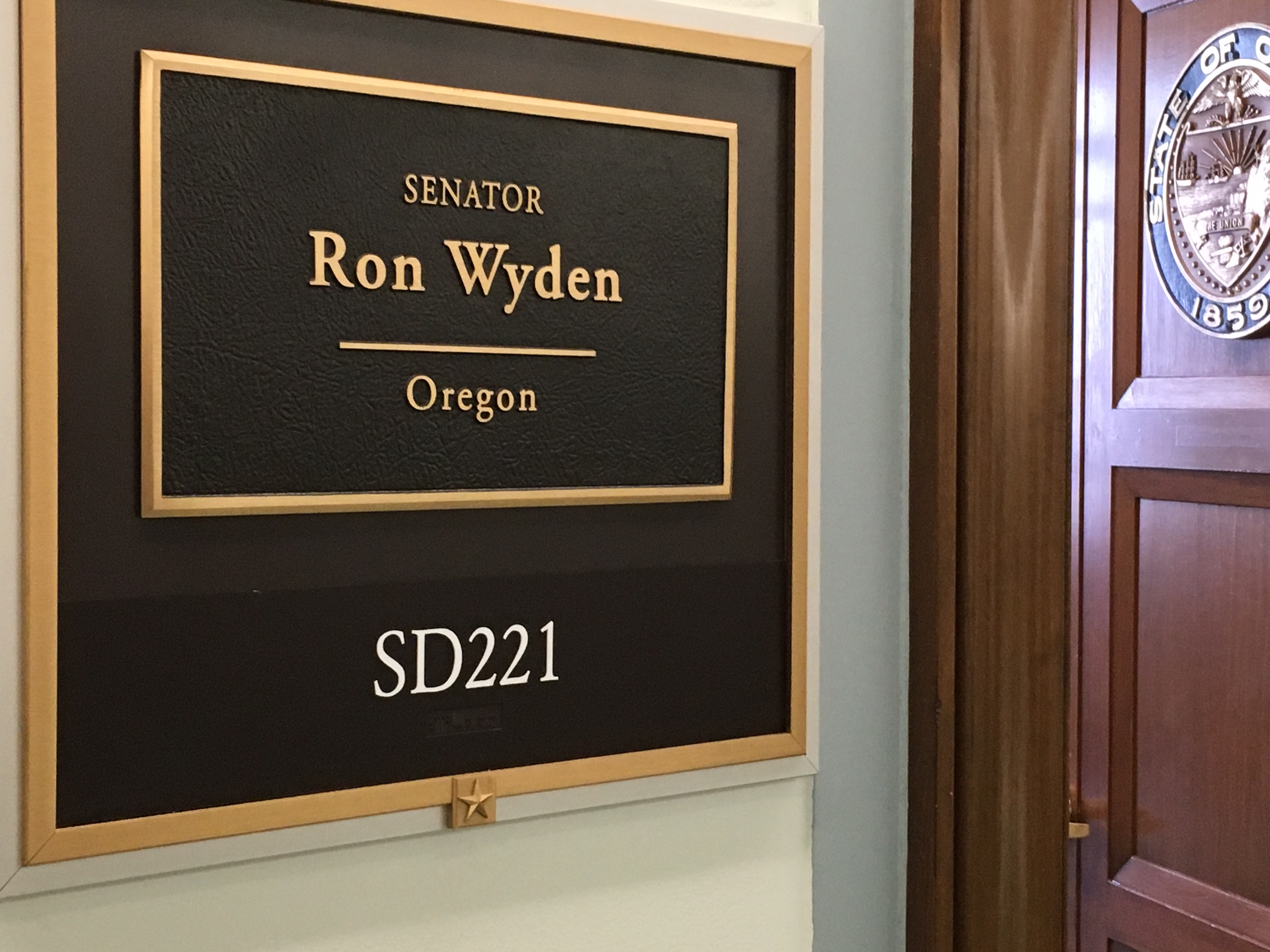 Wyden sign.JPG