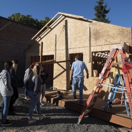 Students tour job site