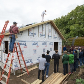 Students tour job site